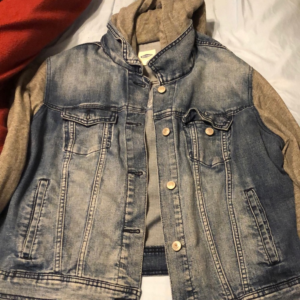 Women’s denim jean jacket with hood and sleeves